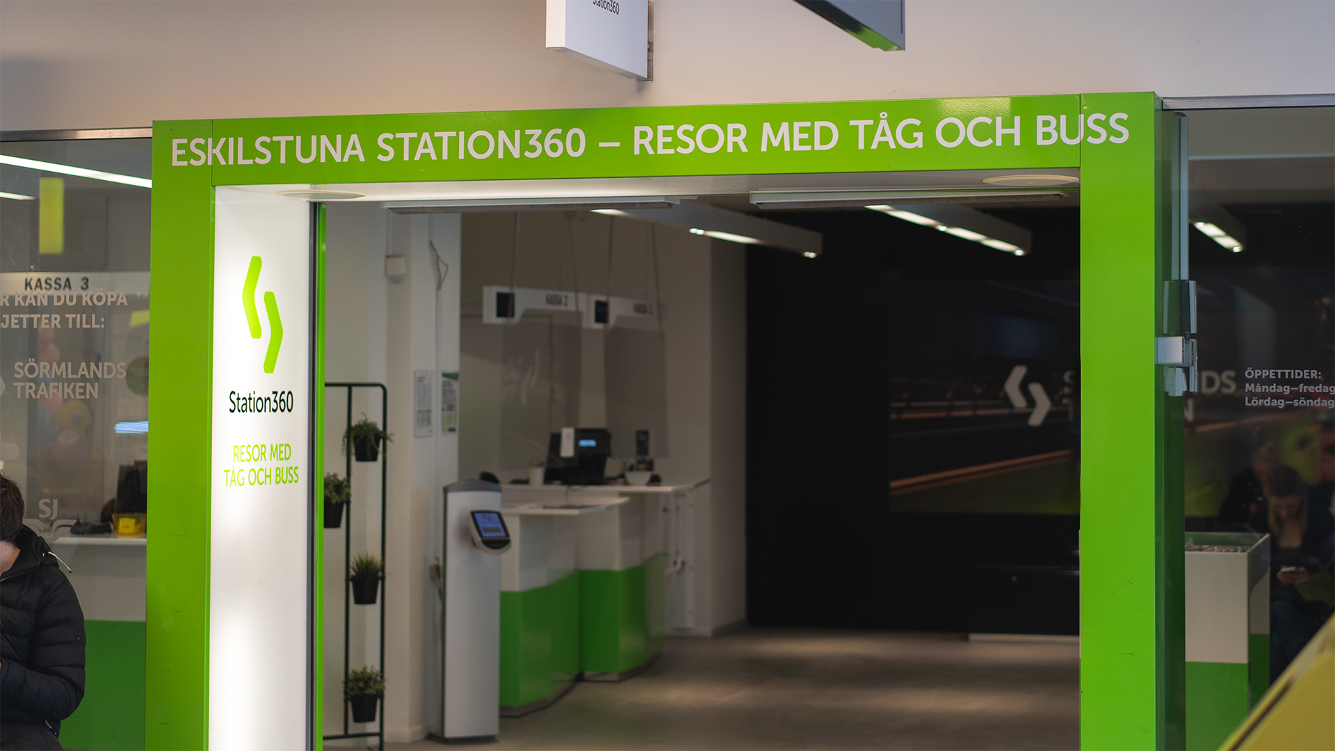 Bilden föreställer entrén till Station-360-butiken i Eskilstuna. 